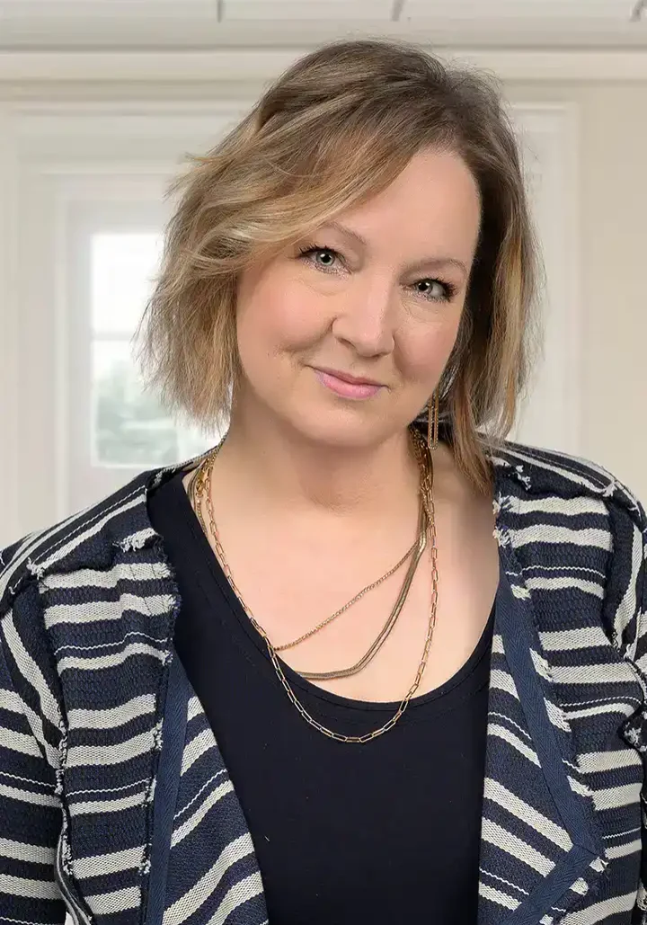 Rhonda Negard collaborates with SCG as a web designer and developer.